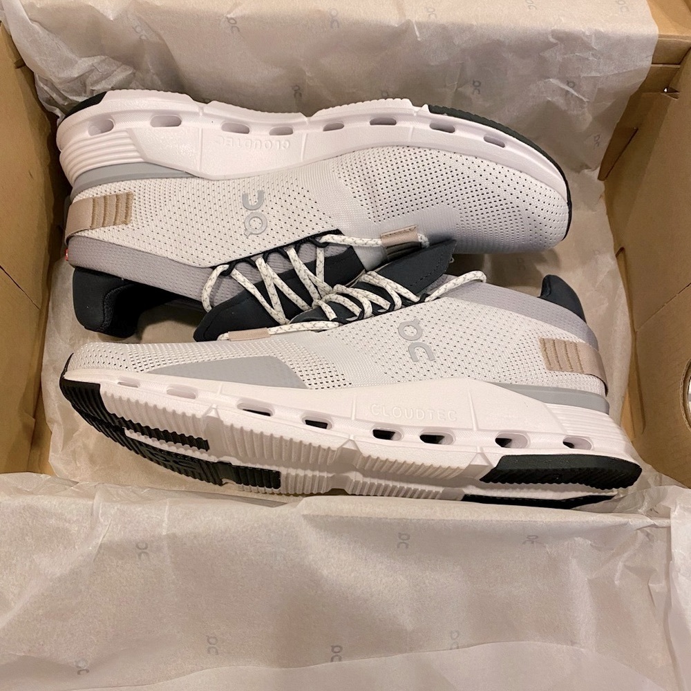 Oncloud Cloudnova size 9.5 white sand BRAND NEW